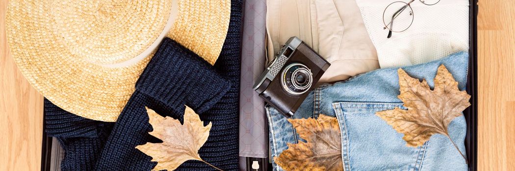 Őszi kirándulás tippek a csomagoláshoz: vízlepergető cipő, réteges ruházat, termosz, power bank Csomagolás okosan – hasznos őszi utazási tippek a felszerelés kiválasztásához