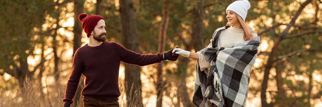 Kettesben a természetben - őszi romantikus kirándulás ötletek Meghitt őszi romantikus kirándulás a fák alatt - könnyű, panorámás útvonal